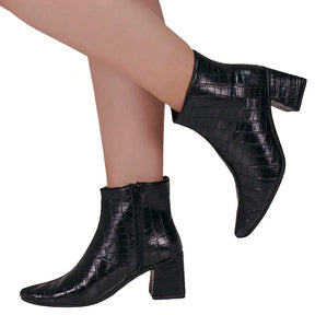  Bota Feminina Bico Fino Cano Curto Textura Croco 