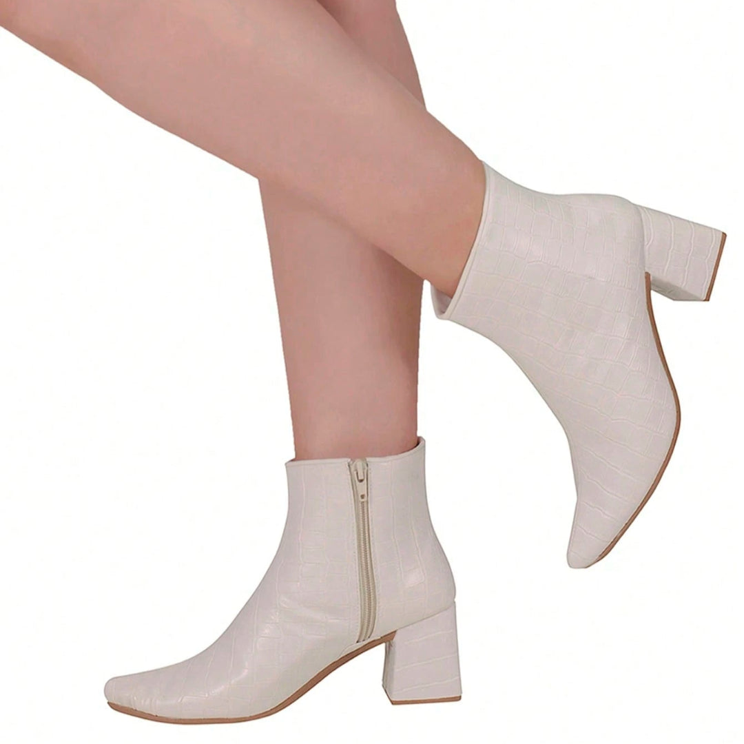  Bota Feminina Bico Fino Cano Curto Textura Croco 