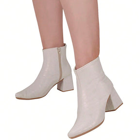  Bota Feminina Bico Fino Cano Curto Textura Croco 