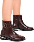 Bota Feminina Cano Curto Sola Baixa Montaria Bico Redondo Com Enfeite Metalizado Lateral  Marrom
