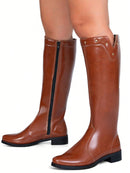 Bota Feminina Montaria Cano Alto Salto Baixo Bico Redondo e Tachas  Caramelo