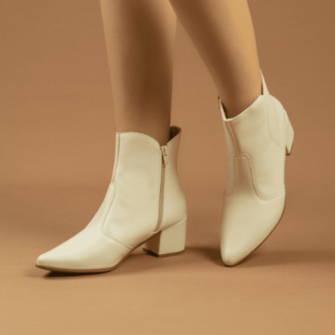 Bota Feminina Salto Médio Bico Fino Cano Curto Branca