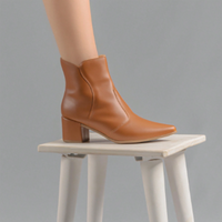 Bota Feminina Salto Médio Bico Fino Cano Curto Caramelo