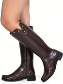 Bota Marrom Montaria Cano Alto Salto Baixo Bico Redondo e Tachas 