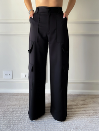 Calça Cargo Pantalona de Alfaiataria com Bolsões Laterais | Elegância e Versatilidade