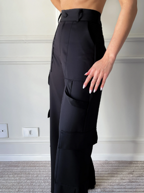 Calça Cargo Pantalona de Alfaiataria com Bolsões Laterais | Elegância e Versatilidade