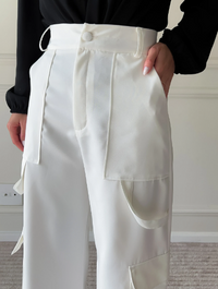 Calça Cargo Pantalona de Alfaiataria com Bolsões Laterais | Elegância e Versatilidade