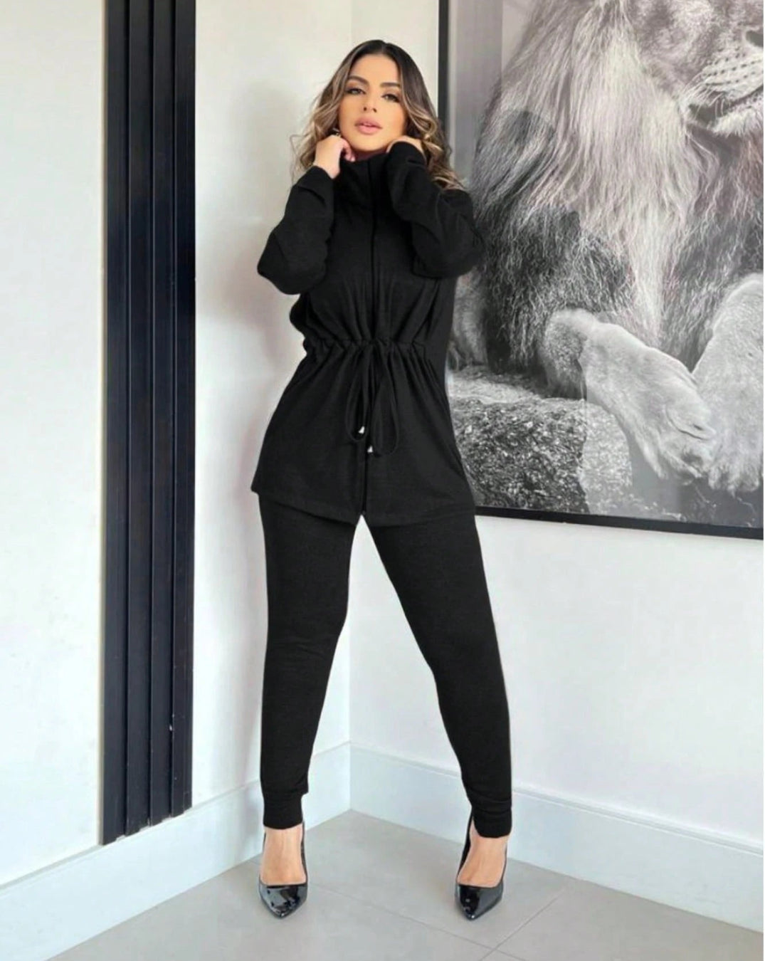 Conjunto Feminino de Lanzinha – Calça com Elástico e Cardigan com Zíper
