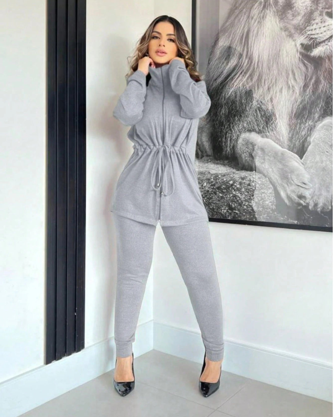 Conjunto Feminino de Lanzinha – Calça com Elástico e Cardigan com Zíper