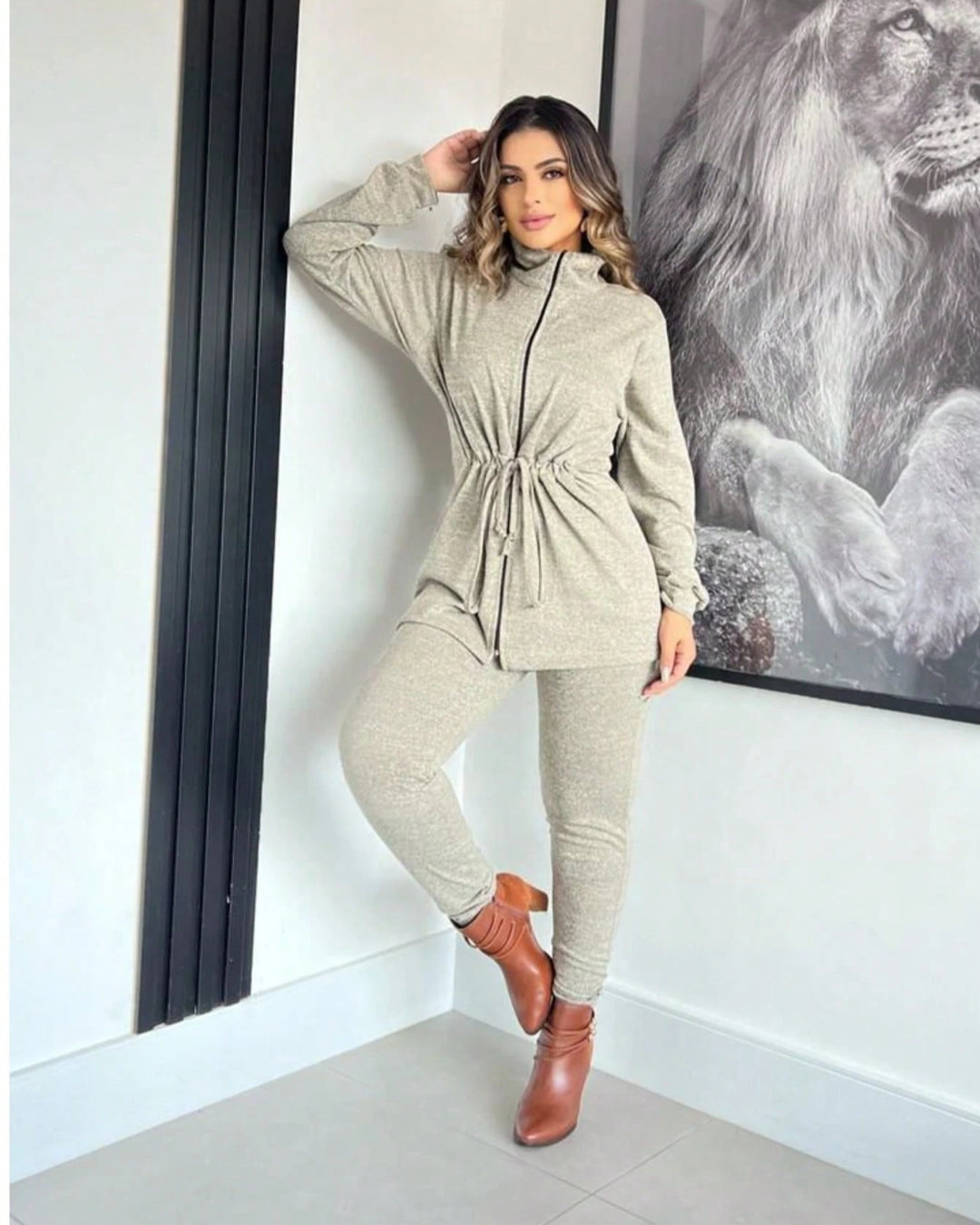 Conjunto Feminino de Lanzinha – Calça com Elástico e Cardigan com Zíper