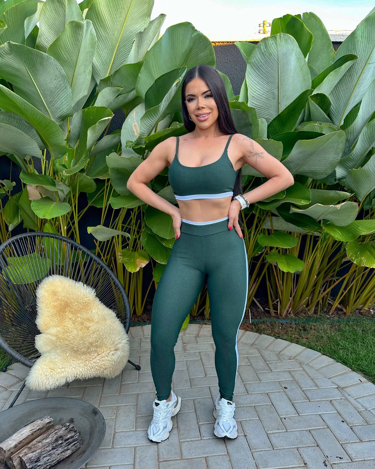 Conjunto Fitness Feminino Calça e Top com Listra Lateral