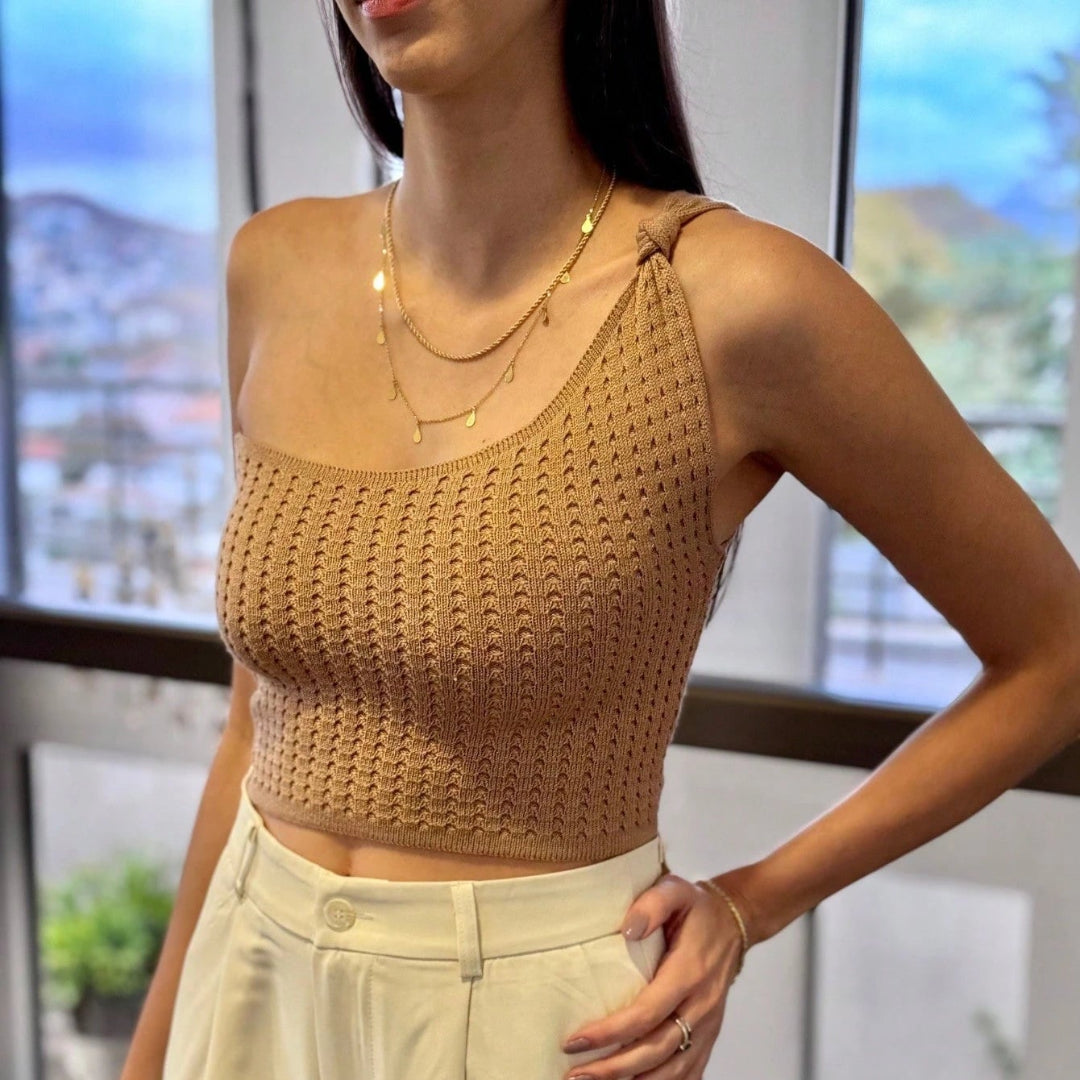 Cropped Feminino Ombro Solitário e Detalhe em Nó em Tricot Modal Bege