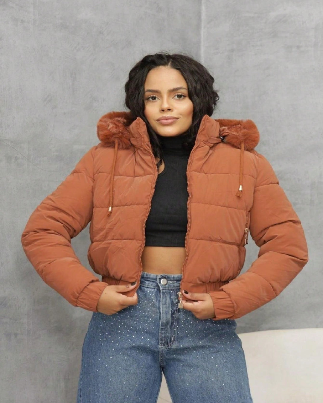 Jaqueta Feminina Puffer Peluciada e Touca Removível Marrom
