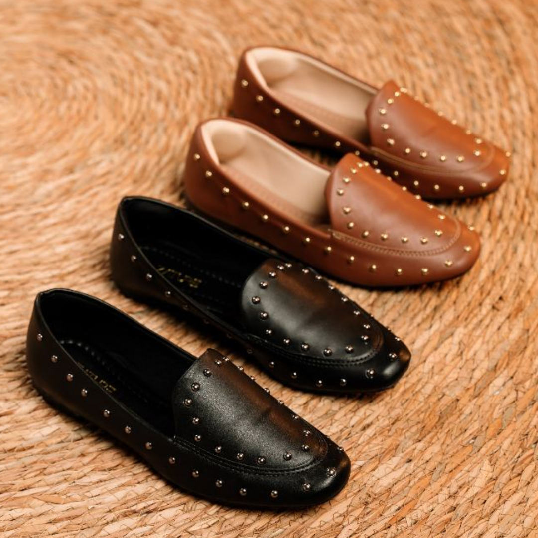 Mocassim Feminino Bico Redondo e Aplicação Metálica