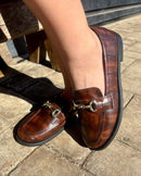 Mocassim Feminino Clássico Confortável com Detalhe Em ABS e Textura Croco Café