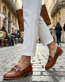 Mocassim Feminino Clássico Confortável com Detalhe Em ABS e Textura Croco Caramelo
