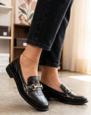 Mocassim Feminino Clássico Confortável com Detalhe Em ABS e Textura Croco Preto
