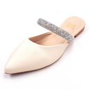Mule Feminino Bico Fino com Tira em Strass Off White