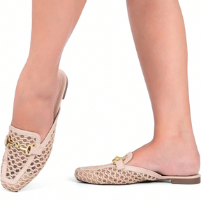 Mule Feminino Bico Quadrado Material Natural e Enfeite Dourado Bege