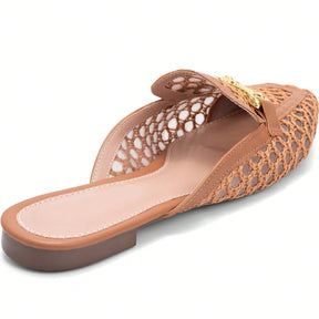 Mule Feminino Bico Quadrado Material Natural e Enfeite Dourado Caramelo