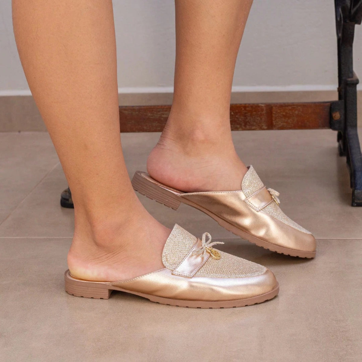 Mule Feminino Sola Tratorada Rosê Metalizado com Brilho 