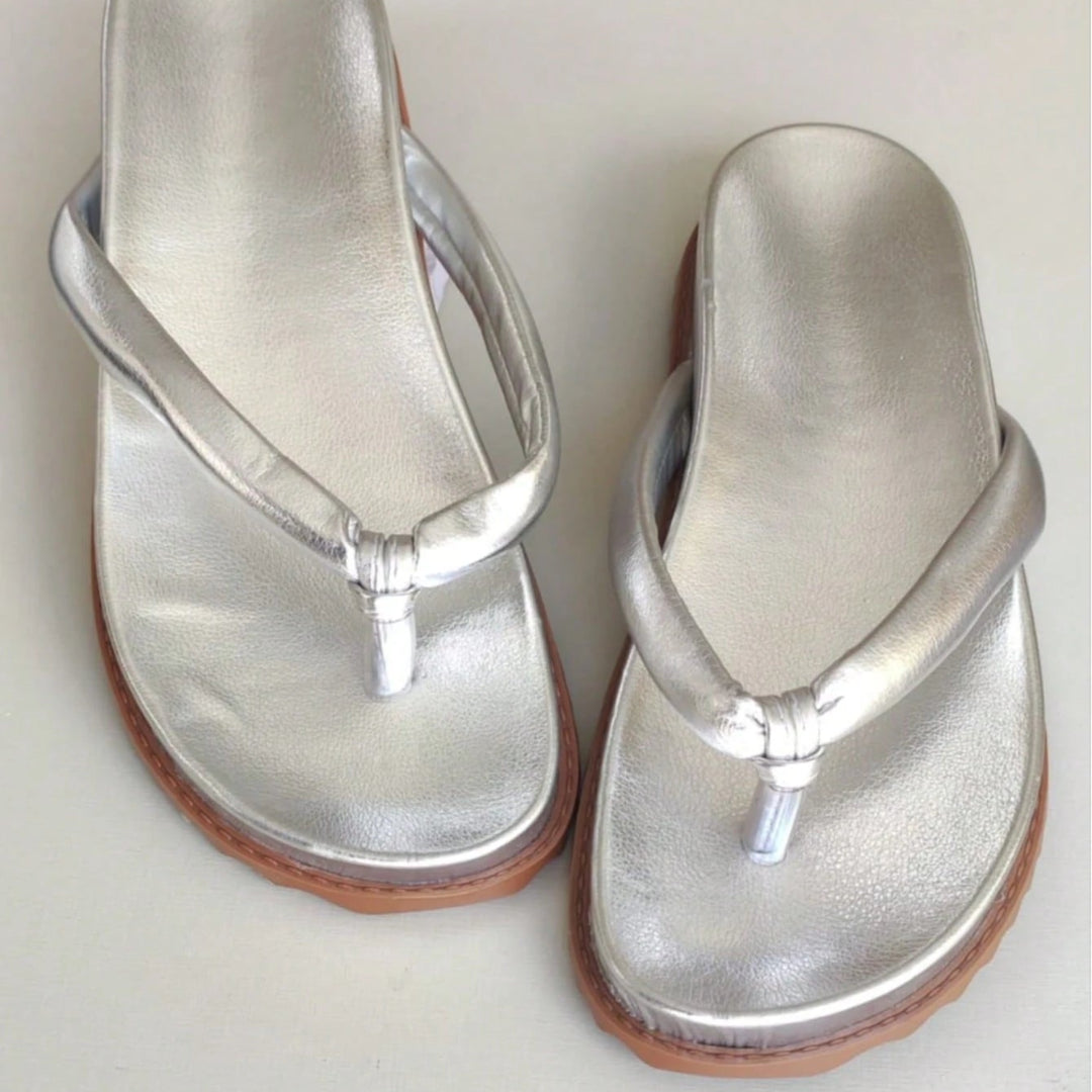 Papete Feminina Birken Modelo Chinelo Calce Fácil Prata