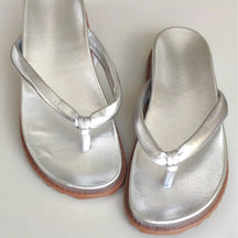 Papete Feminina Birken Modelo Chinelo Calce Fácil Prata