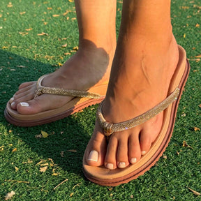 Papete Feminina Chinelo de Dedo com Tiras em Strass Bege