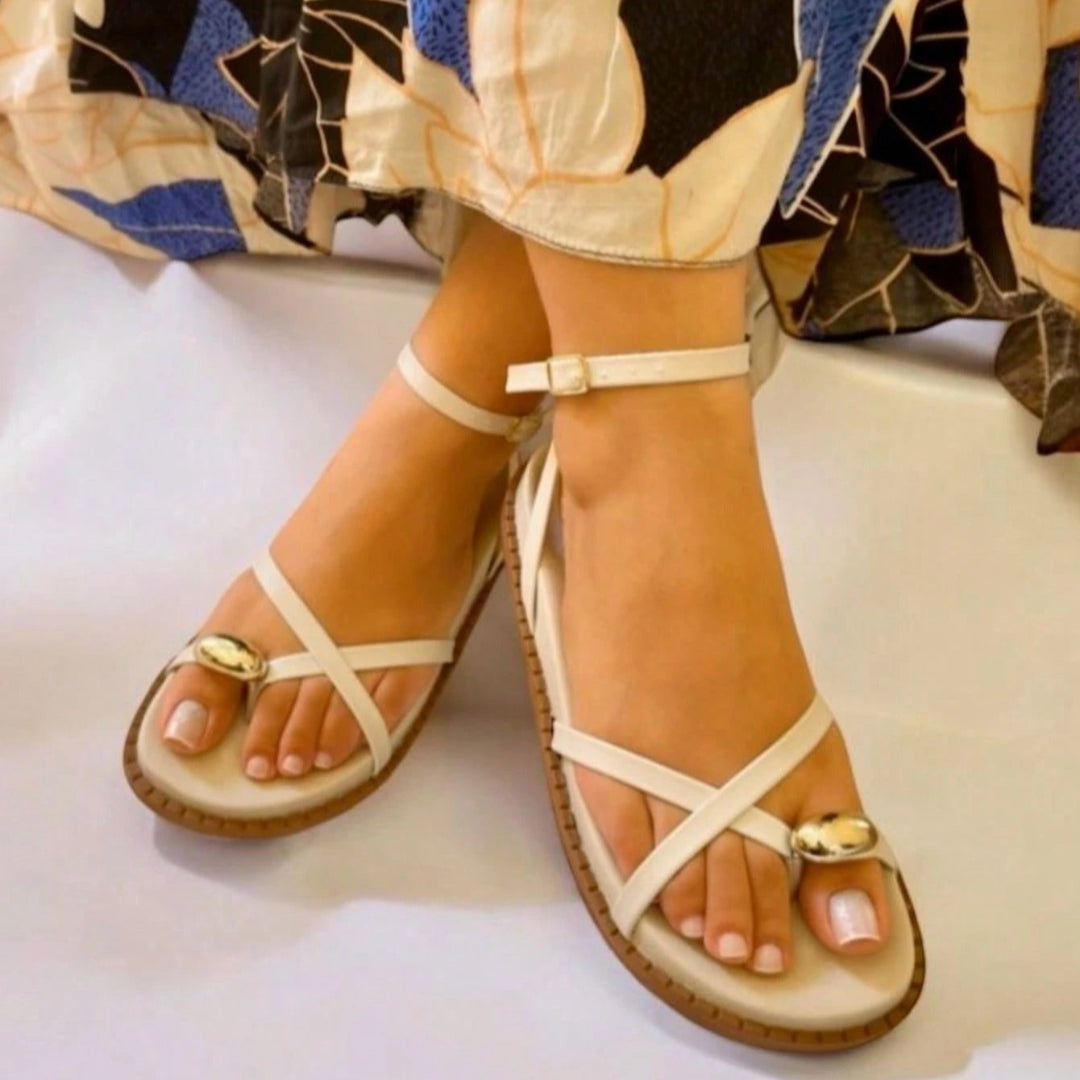 Papete Feminina Com Fivela Regulável no Tornozelo e Aplicação Metálica Off White