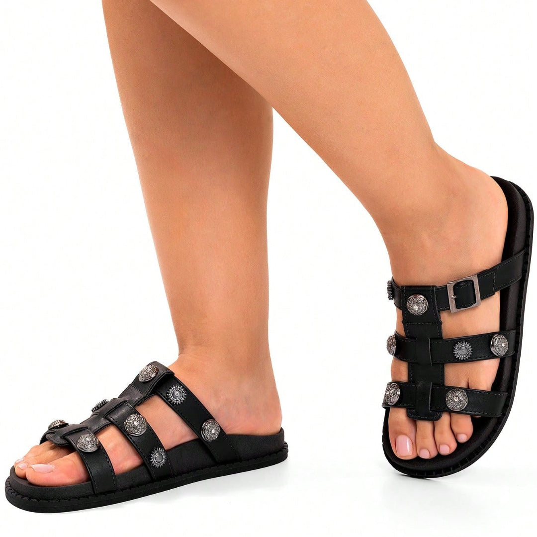 Papete Feminina Confortável com Tachas e Fivela Preta