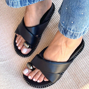 Papete Feminina Estilo Birken Tiras Macias e Detalhe no Dedo Preta