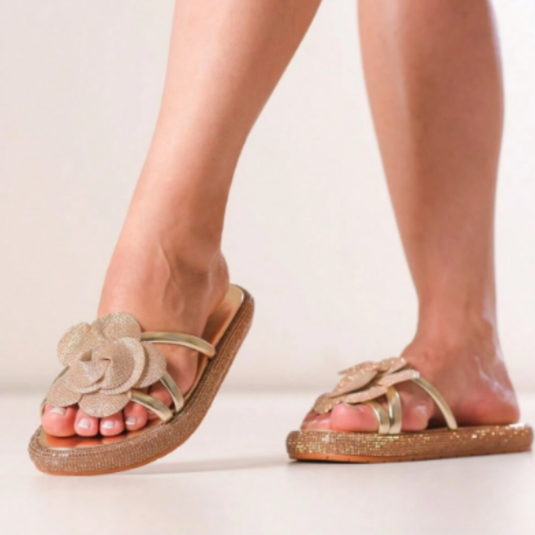 Papete Feminina Flatform Detalhe em Flor e Brilho Strass Dourada