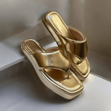Papete Feminina Flatform Modelo Chinelo De Dedo Dourada