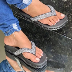  Papete Feminina de Dedo Estilo Chinelo Com Strass Preta