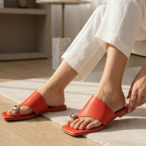 Rasteira Feminina Asa Delta com Metal Delicado Laranja