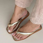 Rasteira Feminina Bico Quadrado e Tiras Macias Dourada