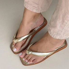 Rasteira Feminina Bico Quadrado e Tiras Macias Dourada