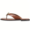 Rasteira Feminina Chinelo de Dedo Tiras com Enfeite Metalizado Caramelo