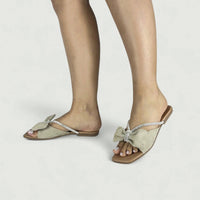 Rasteira Feminina com Brilho e laço e Palmilha Confort Bege