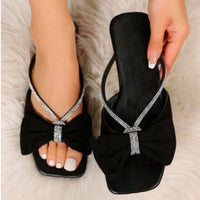 Rasteira Feminina com Brilho e laço e Palmilha Confort Preta