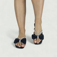 Rasteira Feminina com Brilho e laço e Palmilha Confort Preta