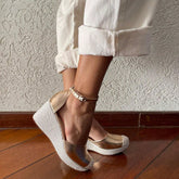 Sandália Espadrille Feminina Anabela Texturizada fechada Dourada