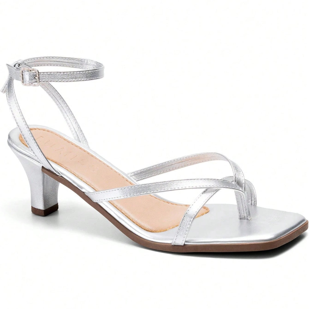 Sandália Feminina Bico Quadrado Salto Fino Baixo com Tiras Clássica e Confortável Prata