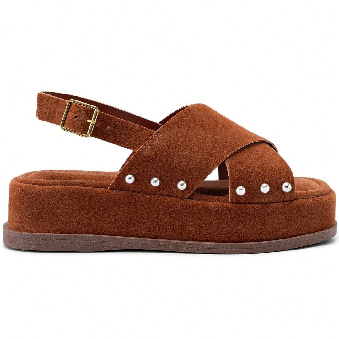 Sandália Feminina Plataforma Flatform Camurça com Rebite Caramelo