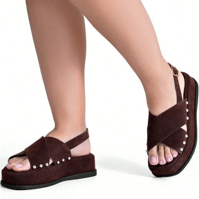 Sandália Feminina Plataforma Flatform Camurça com Rebite Marrom