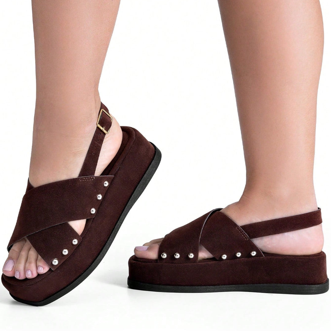 Sandália Feminina Plataforma Flatform Camurça com Rebite Marrom