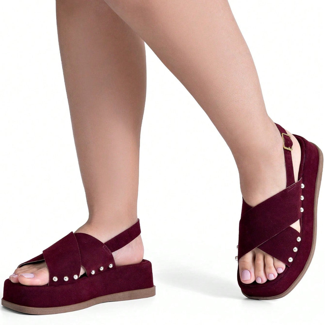 Sandália Feminina Plataforma Flatform Camurça com Rebite Marsala