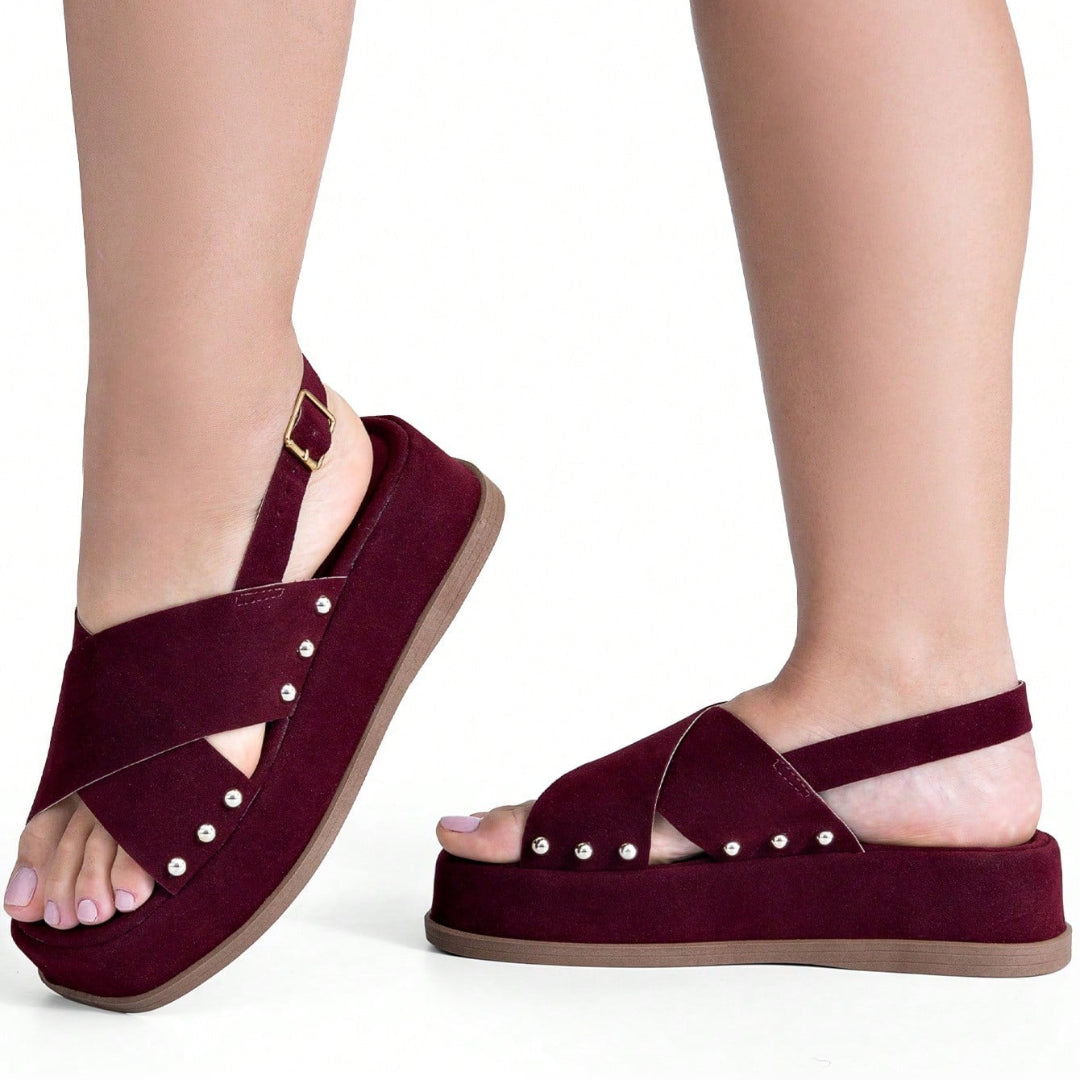 Sandália Feminina Plataforma Flatform Camurça com Rebite Marsala