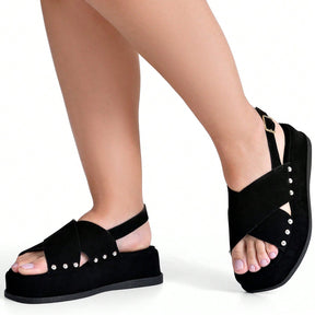 Sandália Feminina Plataforma Flatform Camurça com Rebite Preta
