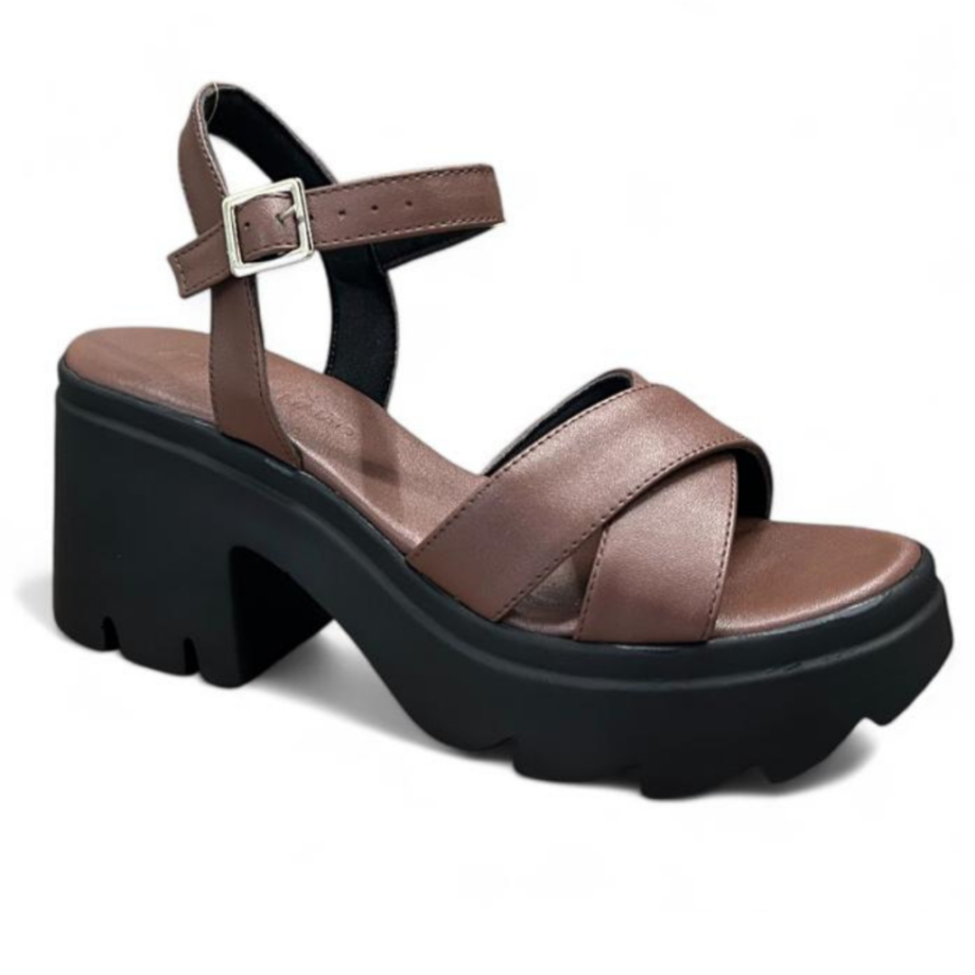 Sandália Feminina Plataforma Flatform Tratorada Sola Macia e Leve  Marrom